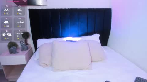 antonellariva_ online show from September 8, 8:52 pm