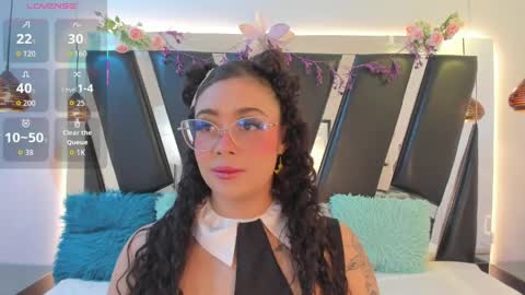 A N T O N E L L E  online show from April 9, 11:27 am