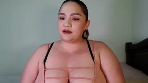 Snapshot of antoniamoreno82 chatting on October 22, 4:19 pm antonia online show from October 22, 4:19 pm