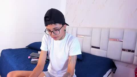 antony_d_ossa online show from May 22, 8:37 pm