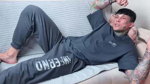 Tom online show from April 27, 1:52 pm