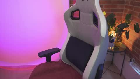 anya online show from September 8, 8:30 pm