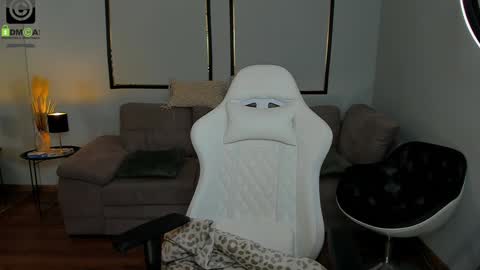 Anya online show from December 4, 1:44 pm