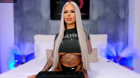 Snapshot of anyas_dolce chatting on December 20, 6:13 pm anyas_dolce online show from December 20, 6:13 pm