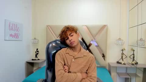 anyelotwink online show from January 7, 1:38 pm