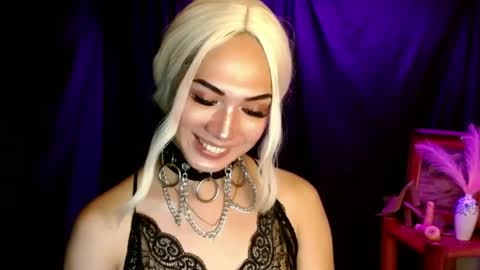Snapshot of aphr0dite_x chatting on January 20, 11:24 am Roman Goddess online show from January 20, 11:24 am