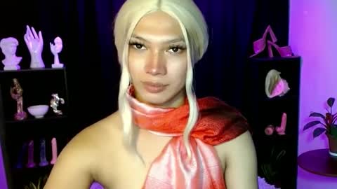 Snapshot of aphr0dite_x chatting on February 14, 10:38 am Roman Goddess online show from February 14, 10:38 am