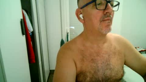 Snapshot of apixaba chatting on September 30, 9:47 pm furry bear online show from September 30, 9:47 pm