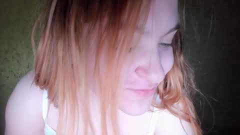 appleyummybuns online show from March 12, 6:17 am