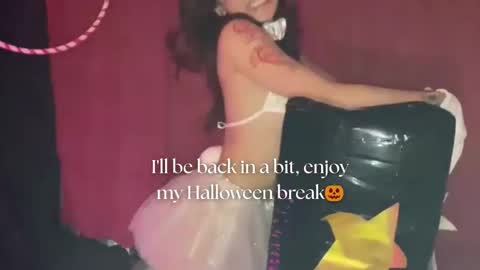 Snapshot of april_bennett chatting on October 21, 12:10 pm online show from October 21, 12:10 pm