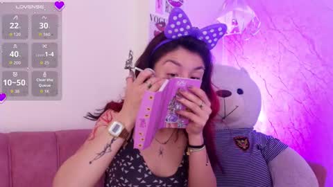 Snapshot of april_bennett chatting on October 22, 12:18 pm online show from October 22, 12:18 pm