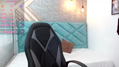 Snapshot of april_dumont chatting on February 12, 6:30 pm April online show from February 12, 6:30 pm