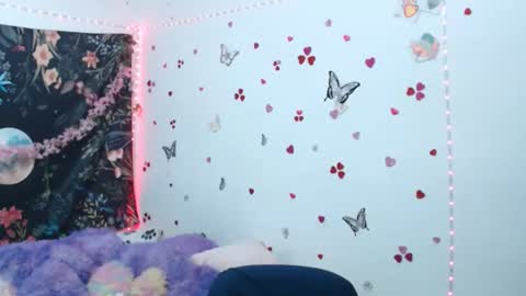 april_l6 online show from January 5, 9:07 pm