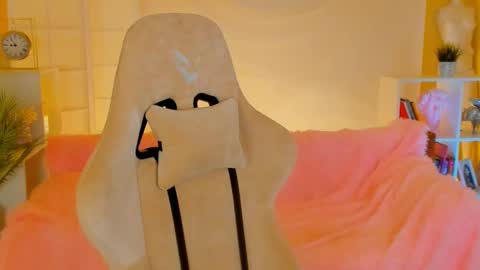 aprill_o_nill online show from January 28, 11:17 am