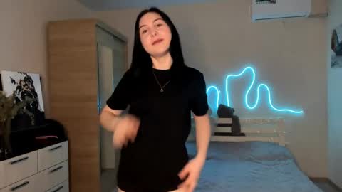 Emi online show from April 4, 4:14 pm