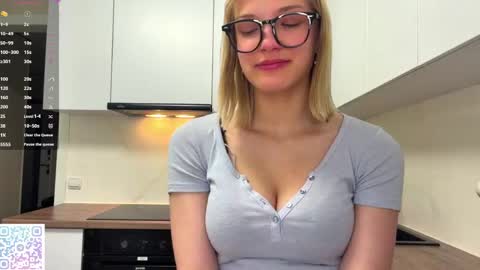 Caroline online show from May 26, 3:40 pm