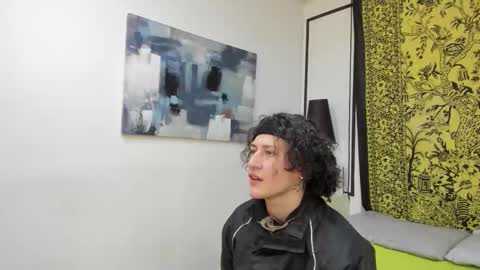 aria y orien  online show from January 8, 11:05 am