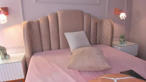 Snapshot of aria_greco chatting on February 22, 3:56 am Aria  online show from February 22, 3:56 am