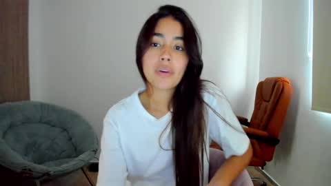 Snapshot of ariamontgomeryyy chatting on February 17, 7:44 pm Aria Montgomery online show from February 17, 7:44 pm