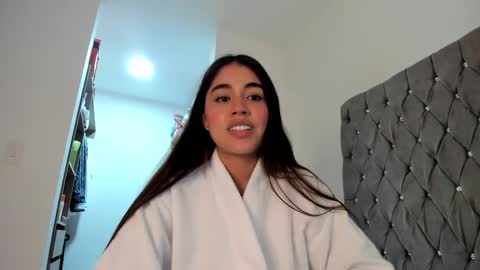 Snapshot of ariamontgomeryyy chatting on December 20, 9:50 pm Aria Montgomery online show from December 20, 9:50 pm