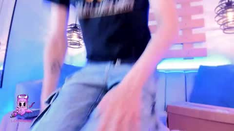 Ari  online show from November 6, 1:14 pm