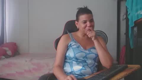 ariannaloovel online show from May 4, 9:21 pm