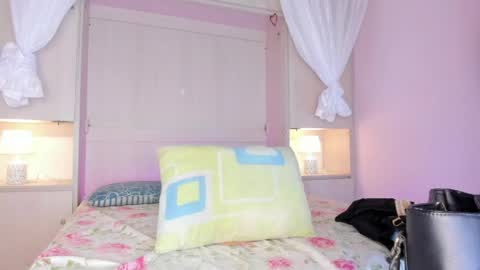 ariannavega_ online show from May 27, 11:40 am