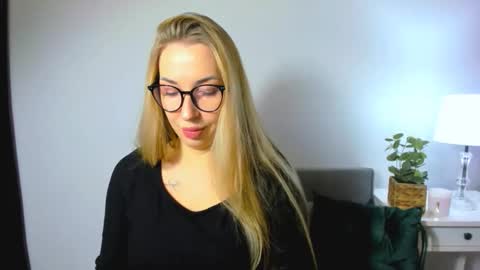 Aria online show from December 4, 7:52 am