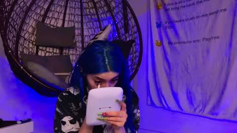 Aria online show from April 4, 8:38 pm