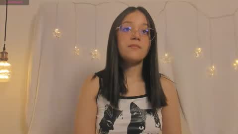 ariawalker_ online show from January 15, 9:34 pm