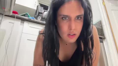 Snapshot of ariawestlove chatting on December 2, 7:41 am Aria online show from December 2, 7:41 am