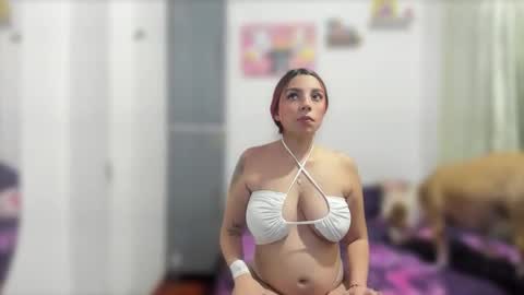 Snapshot of ariell_rose1 chatting on February 24, 5:00 am Stephany  online show from February 24, 5:00 am
