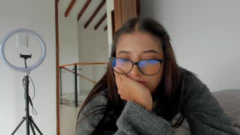 arilw1 online show from April 15, 4:54 pm