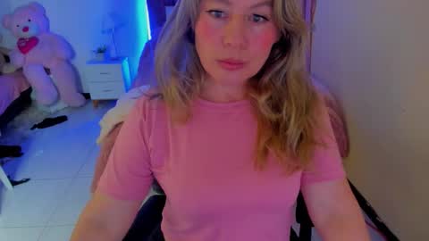 Snapshot of arisha_katy1 chatting on October 19, 11:31 pm arisha_katy1 online show from October 19, 11:31 pm