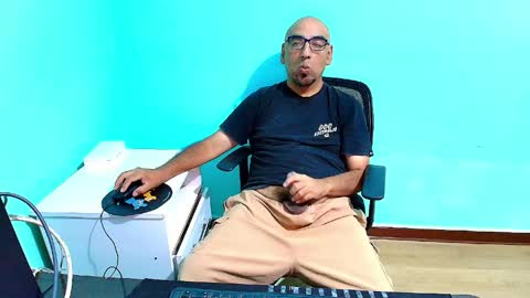 arnelux72 online show from May 12, 5:49 am