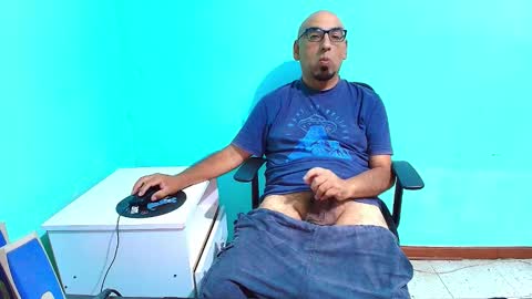 arnelux72 online show from March 16, 5:44 am