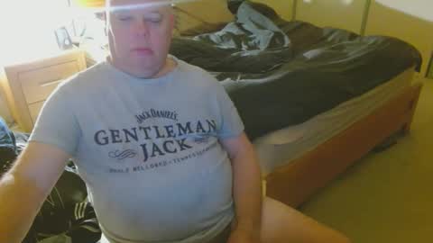 Arnie  online show from April 21, 11:39 am