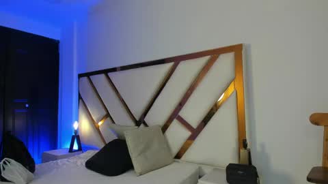 Aron cruz  online show from May 19, 12:56 pm