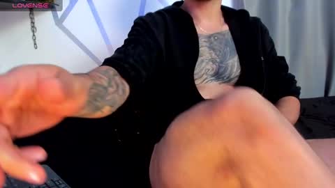 Aron Santoro online show from December 20, 4:09 am