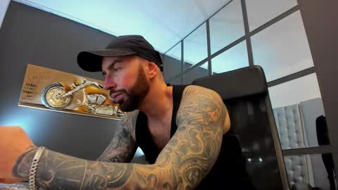 AronGrant online show from March 4, 9:40 am