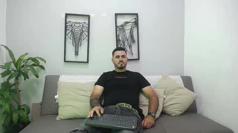 aronhilton online show from January 13, 7:43 pm