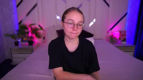 arrinawair online show from October 23, 8:05 am