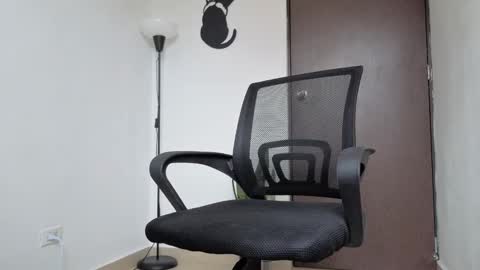   online show from March 11, 9:12 am