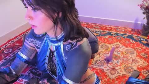 Linda  independent model artgeea online show from November 1, 1:17 am