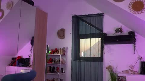 Amalia online show from April 17, 3:31 am