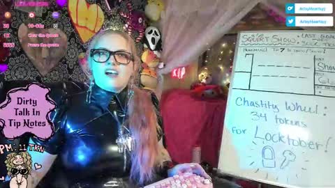 ArtsyHeartsyy online show from October 7, 2:07 am