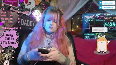 ArtsyHeartsyy online show from January 6, 1:42 am