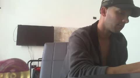 Snapshot of artur833 chatting on October 26, 9:43 am artur833 online show from October 26, 9:43 am