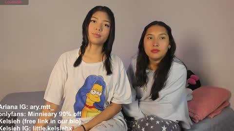 Ariana and Kelsieh online show from December 17, 11:27 pm