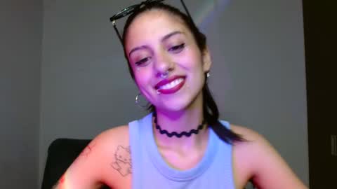   Independent Model online show from December 20, 11:37 pm